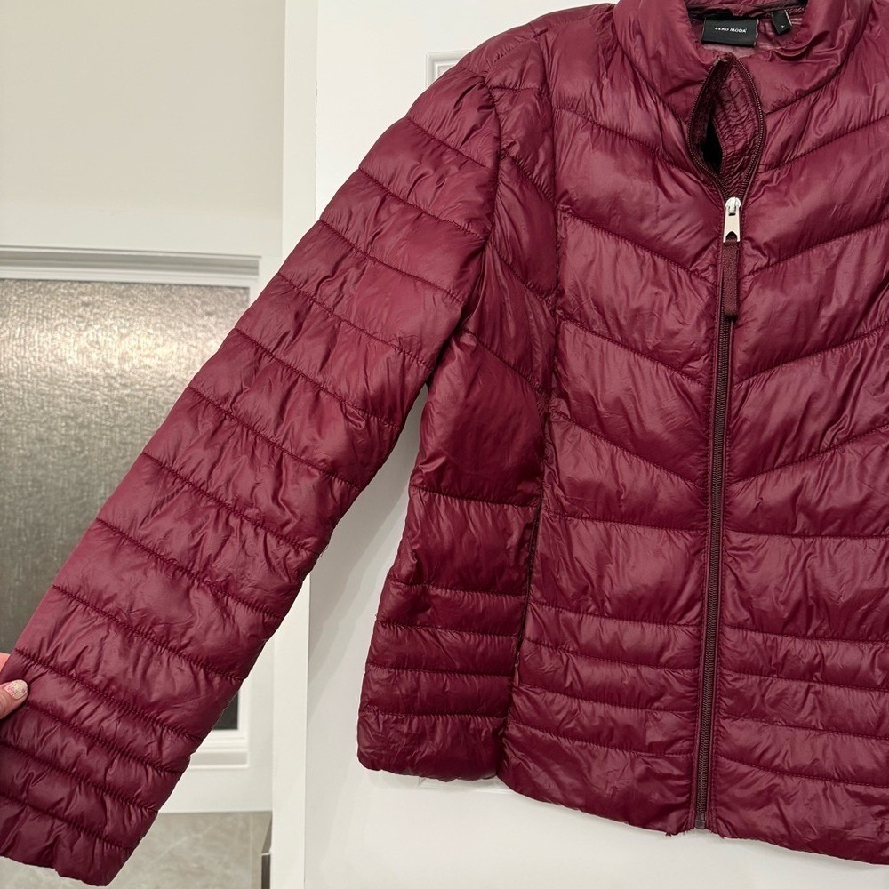 Vero Moda Burgundy Sally Soraya Short Puffer Jacket - Size Large - Picture 3 of 10